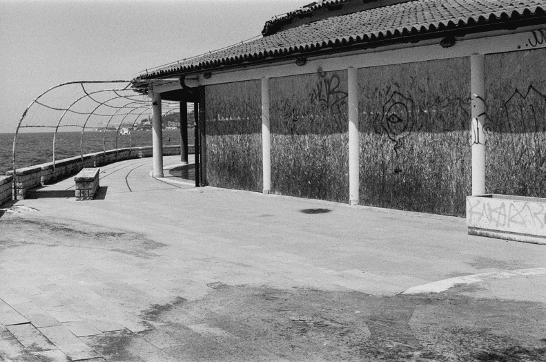 Uninhabited building, part of public bath, the sea is partly visible, Black/White photopraphy